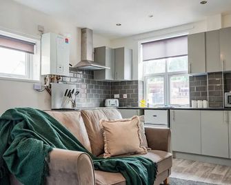 Bromyard Road- Flat 2 - Worcester - Kitchen