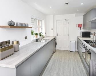 Ocho Homes By Eight Continents - R2 - Belfast - Kitchen