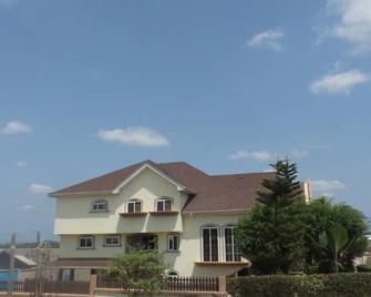 Joes Luxury Apartment - Kumasi - Building