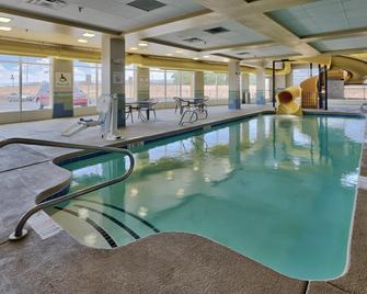 Holiday Inn & Suites Albuquerque-North I-25, An IHG Hotel - Albuquerque - Piscina