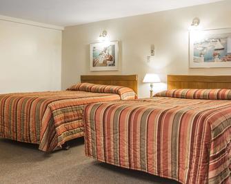 Econo Lodge Inn & Suites - Saint John - Bedroom