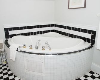 Salt Shaker Deli & Inn - Lunenburg - Sovrum