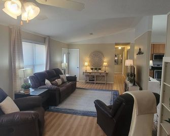 Gunter's Place: 3 Bedroom 2 Baths. Come relax with your whole family - Ozark - Living room