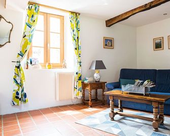 Character Cottage Magnificent Views Of The Pyrenees, 10x5m Pool, Adults only - Villeneuve-de-Rivière - Sala de estar