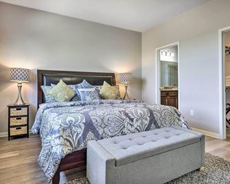 Buda Home with Smart TV about 19 Mi to Downtown Austin - Buda - Bedroom