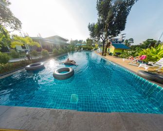 موراكوت لانتا ريزورت - كو لانتا - حوض السباحة