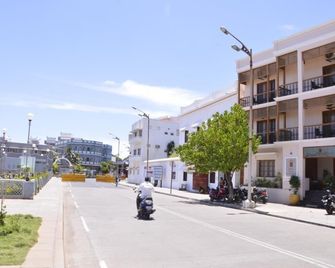 Cours Chabrol A Heritage Hotel By The Sea - Pondicherry - Building