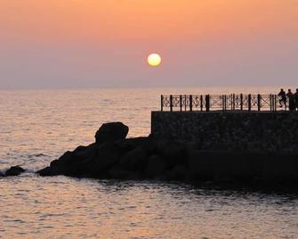 Modern apartment with beautiful sea views and swimming pool. - Pizzo - Spiaggia
