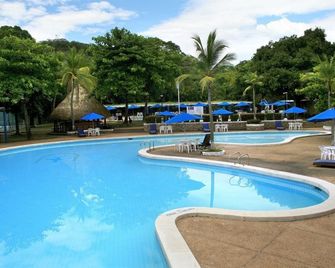Hotel Guadaira Resort - Melgar - Zwembad