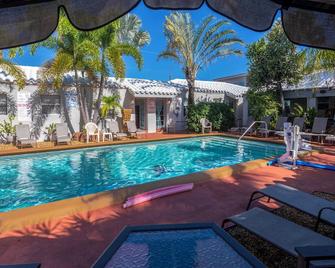 Richard's Motel - הוליווד - בריכה