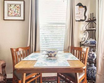 Serene Private Suite Patio Upscale Berkeley - Berkeley - Dining room