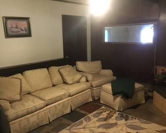 Whispering Pines at Swan Point, end of the road privacy. - Menahga - Living room