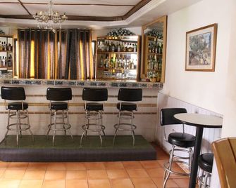 Hill View Hotel West Airport - Accra