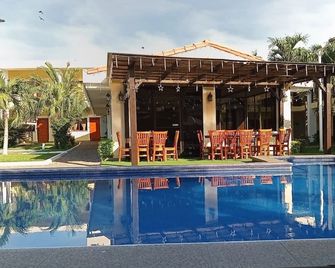 Hotel Maria Ofelia - San Luis Talpa - Piscina