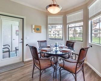 First-Floor Condo with Pool Access in Mesa! - Mesa - Dining room
