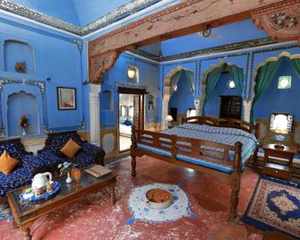 Hotel Mandawa Haveli - Mandāwa - Bedroom