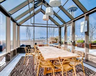 1 Location 2BR Across From Space Needle -vr1 - Seattle - Comedor