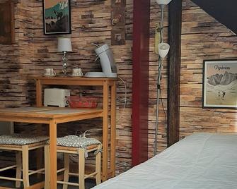 rent studio center of the village 2 people - Cauterets - Phòng ngủ