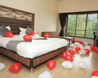 Hotel Lalit inn By Royalstay - Khandala (Pune) - Bedroom