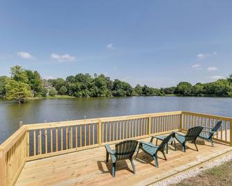 Lakefront College Station Home Near Texas A and M! - College Station - Balcony