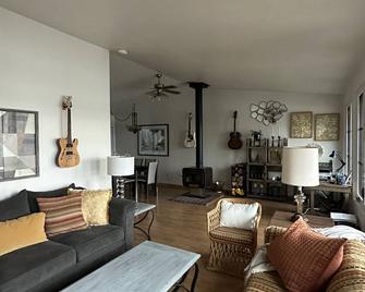RnR on the Lake - A Serene Lake House with Private Dock and Breathtaking Views! - Lower Lake - Living room