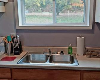 3-Min Walk Ferry, Free Wi-Fi,Free Spacious Parking - Saint Ignace - Cocina