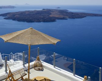 You & Me Suites - Firostefani - Balkon