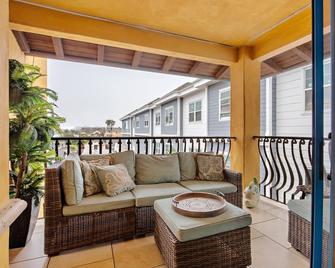 Downtown Luxury Condo - Pismo Beach - Balcony