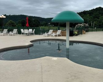 Birdie's Bliss 2BR Condo Sleeps 6 - Lake Ozark