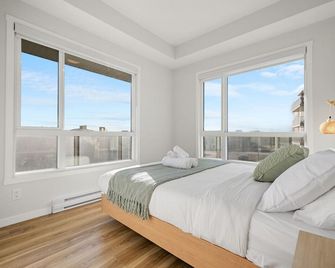 Large Open Concept Luxury Apartment with AC, 70' Smart TV with Netflix, Free Underground Parking & More - Calgary