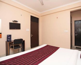 Hotel O Rn 32 - Noida - Habitación