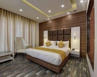 Golden Tree - Noida - Bedroom