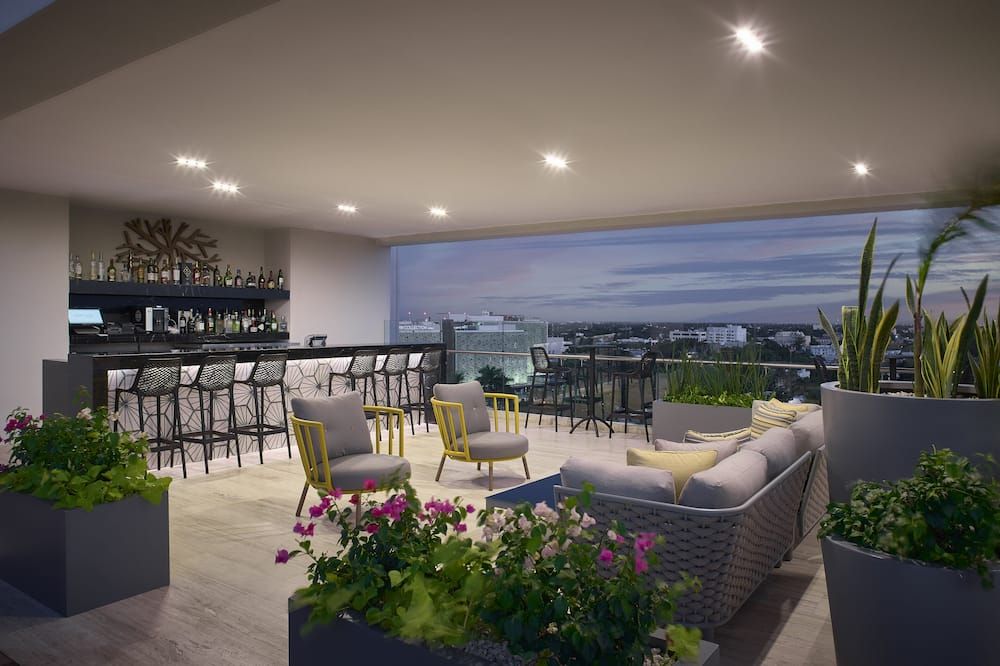 كورتيارد باي ماريوت مريدا داون تاون - ميريدا - بار