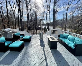 Lake Overlook Retreat - 5 acre nature preserve near the Eno River, UNC & Duke - Hillsborough - Patio