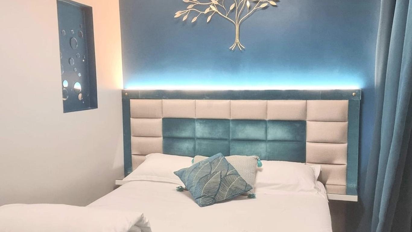 Home in Paris Eiffel Tower & Champs Elysees