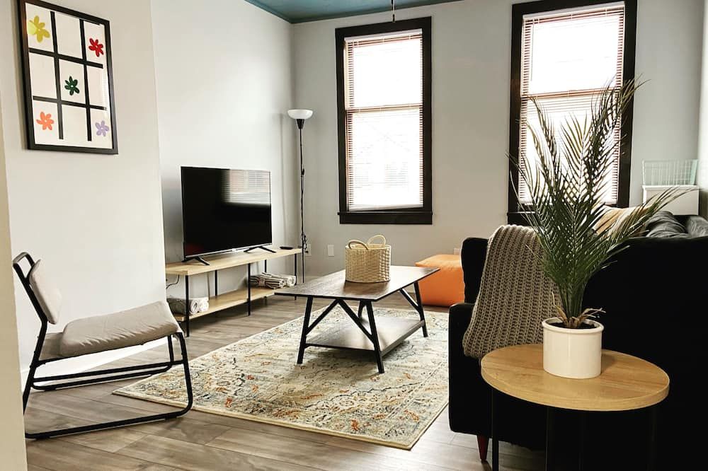 Lighthouse Walk - Full Floor Suite in the heart of Downtown - 서거티즈 - 거실