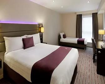 Premier Inn Stirling City Centre - Stirling - Bedroom