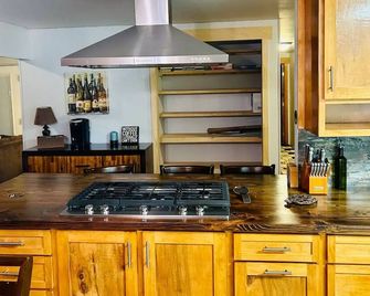 Alaska Getaway - Palmer - Kitchen