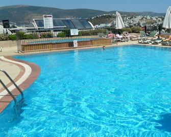 Ozukara 2 Apart - Bodrum - Piscina