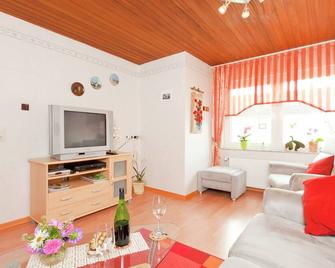 Apartment near the Nurburgring with terrace - Hillesheim - Wohnzimmer