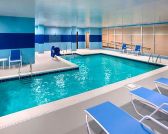 فور بوينتس باي شيراتون تشارليستون - تشارلستون - حوض السباحة