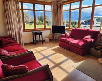 Manapouri Holiday Park - Manapouri - Salon