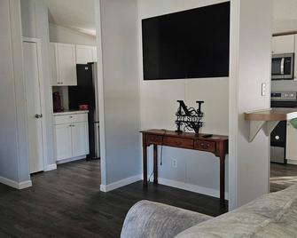3bd/2 bath off 460E. One of two properties 1 mile of each other for large groups - Pembroke