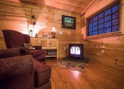 998 Pinhkham · Cozy Wooded Cabin/private hot tub/fireplace/river - Jackson - Living room