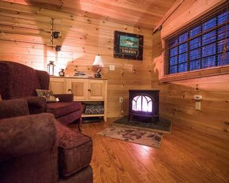998 Pinhkham · Cozy Wooded Cabin/private hot tub/fireplace/river - Jackson - Living room