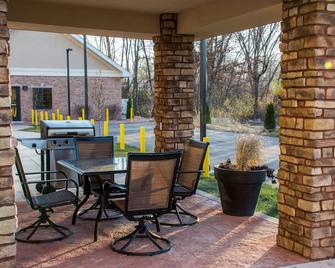 2 Bedroom | Free Daily Breakfast. Indoor Pool. - Schererville - Innenhof