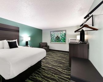 Baymont by Wyndham Liberty MO - Liberty - Schlafzimmer