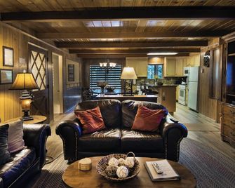 We-Dunn-It - Wawona - Salon