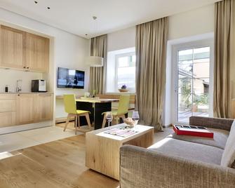Riedz Apartments Innsbruck- Zentrales Apartmenthaus mit grüner Oase - Innsbruck - Olohuone