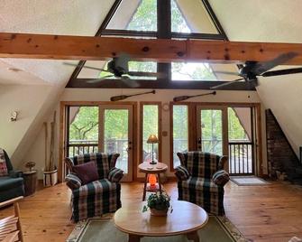 Granny Squirrel Getaway - Andrews - Sala de estar